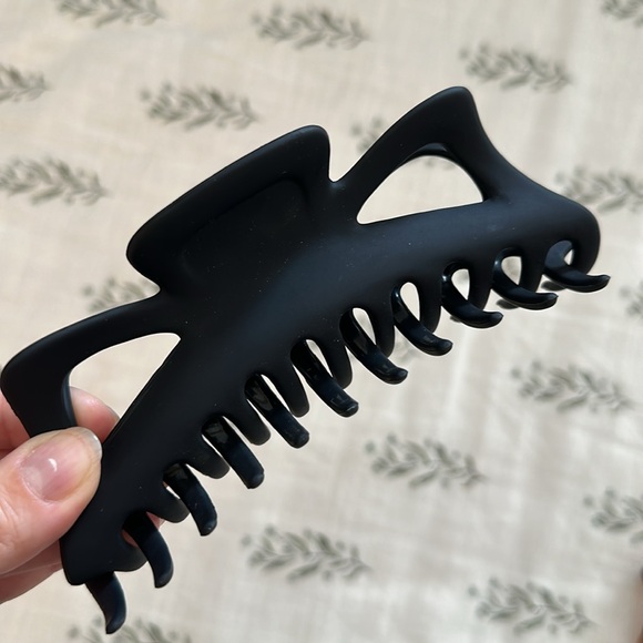 Kitsch Jumbo Claw Clips - Picture 2 of 5